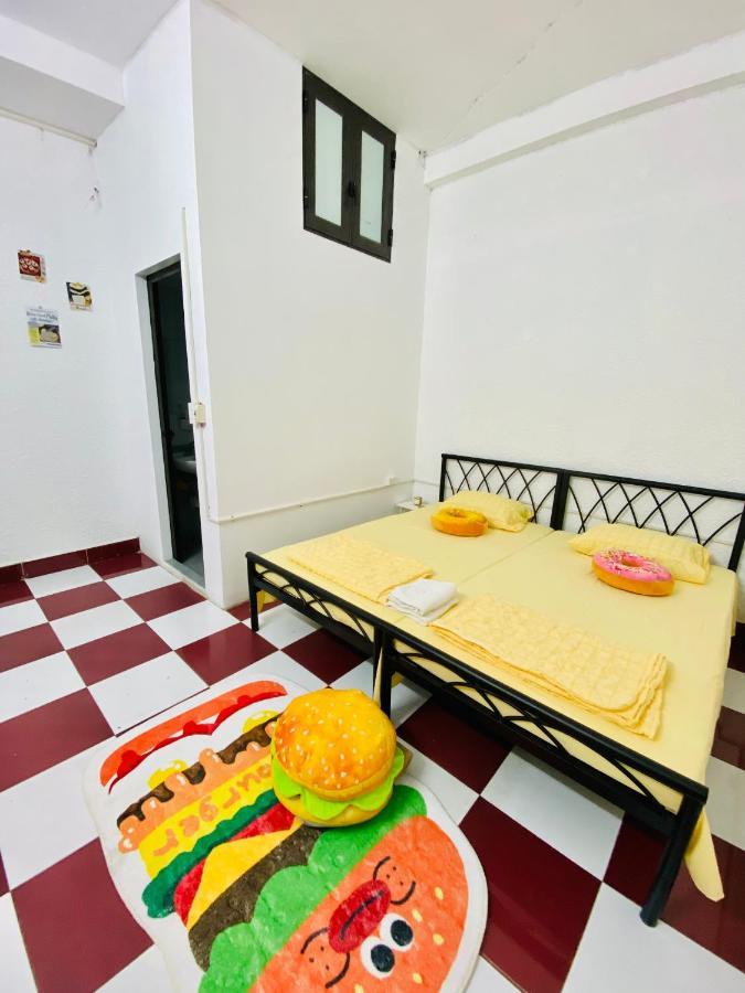 Khách sạn Dnut's House
